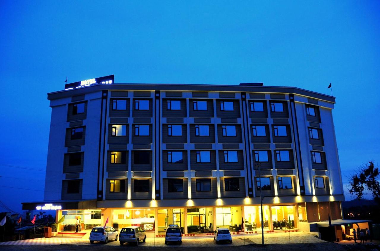 Hotel Grand Sharan Katra  Exteriör bild